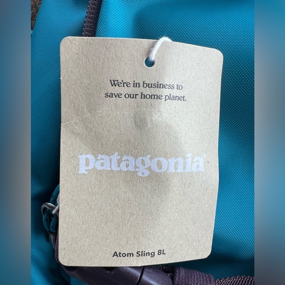 Patagonia’s 8L Atom Sling bag NEW with tags in print turquoise blue - Picture 8 of 11